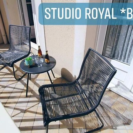 Studio Royal by Beds4Wanderlust - Place du marché avec parking privé Fontainebleau Exterior foto