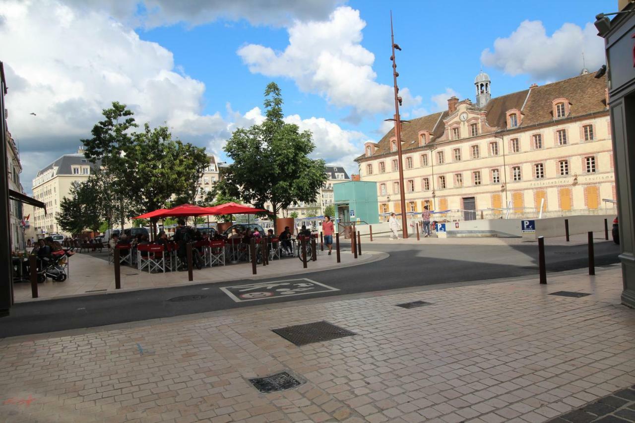 Studio Royal by Beds4Wanderlust - Place du marché avec parking privé Fontainebleau Exterior foto