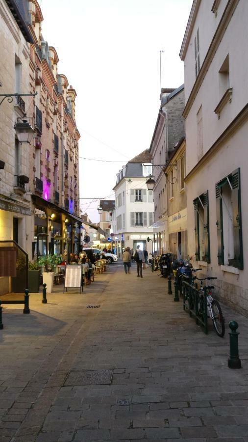 Studio Royal by Beds4Wanderlust - Place du marché avec parking privé Fontainebleau Exterior foto