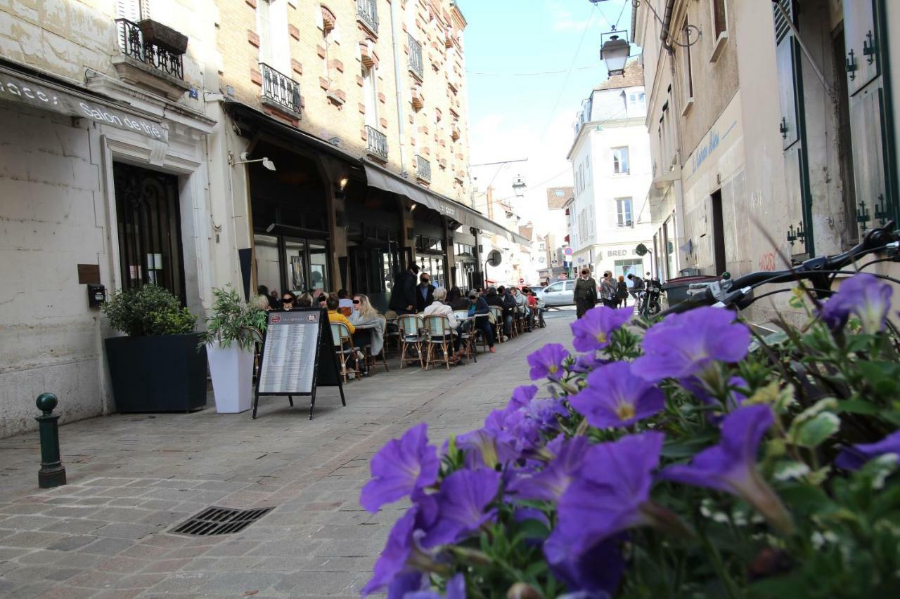 Studio Royal by Beds4Wanderlust - Place du marché avec parking privé Fontainebleau Exterior foto