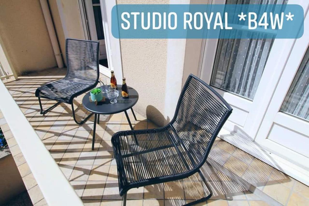 Studio Royal by Beds4Wanderlust - Place du marché avec parking privé Fontainebleau Exterior foto